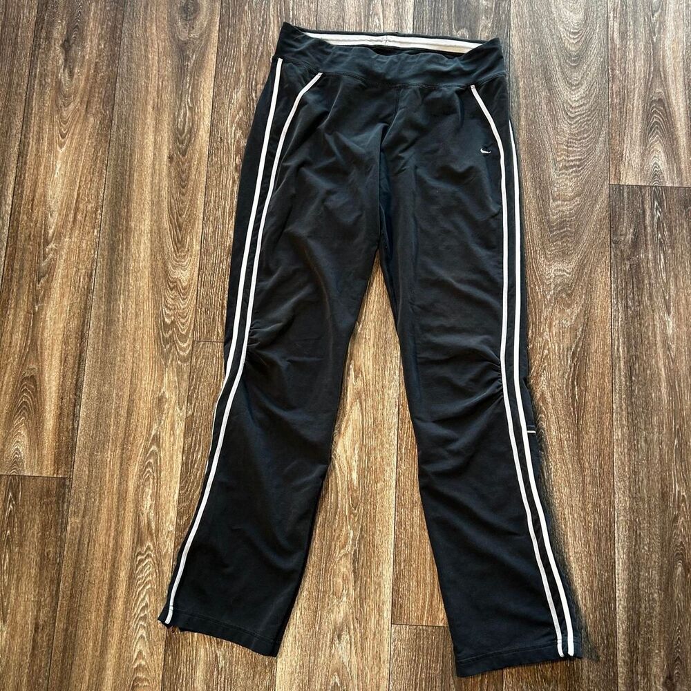 Nike Women's Black and Grey Trousers